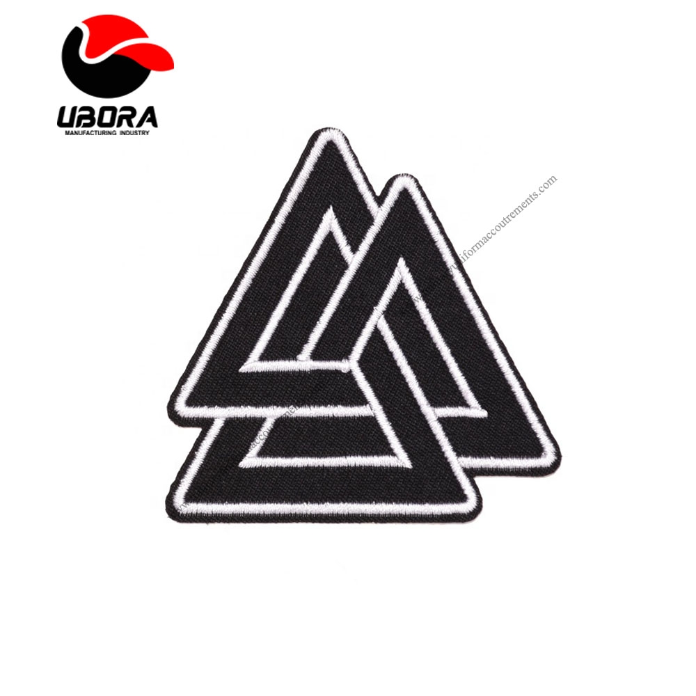Customized Black And White Logo 100% Machine Embroidery Patches And Badges With Iron